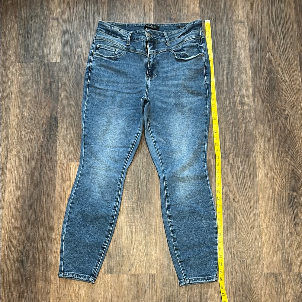 Judy Blue Skinny Blue Jeans with Stretch and Distressed Look